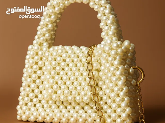 شنطة خرز لؤلؤ يدويّة أنيقة – تصميم كلاسيك مع سلسلة ذهبية
