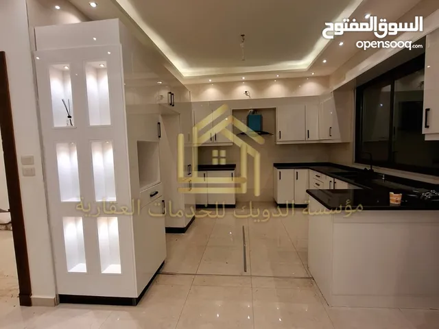 شقة فاخرة - خلدا - 3نوم 1ماستر - تدفئة غاز - بإطلالــــه مميزة - قرب الخدمات - موقع هادئ ومميز