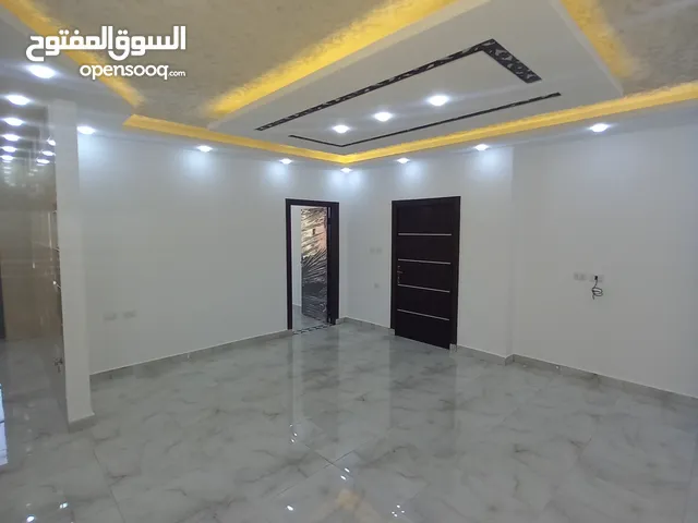 شقة فاخرة للبيع مع اطلالة رائعة و موقع مميز