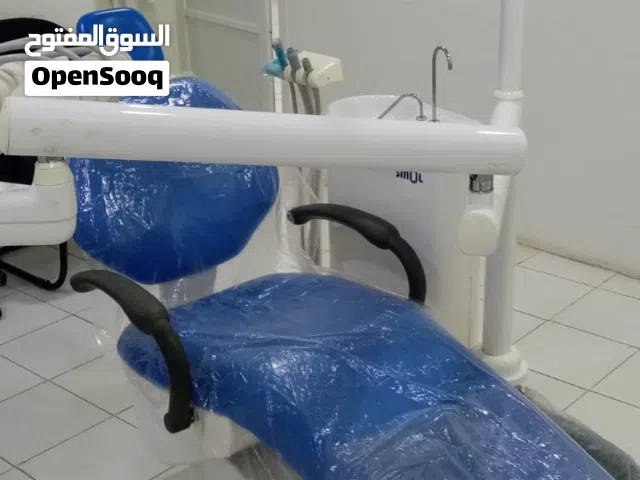 كرسي اسنان استخدام بسيط مع ملحقاته..مع كمبريسر بحاله ممتازه