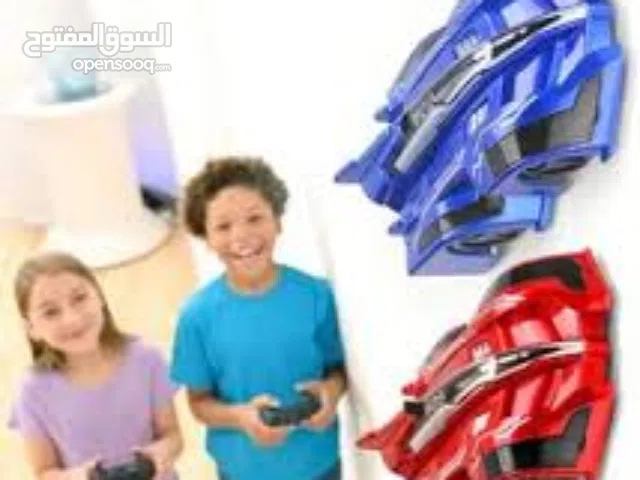 سيارة لعبة اتباع  نقطة اليزر الموجه من المسدس نحو  الجدران و السقف و البلاط  Laser wall climbing car