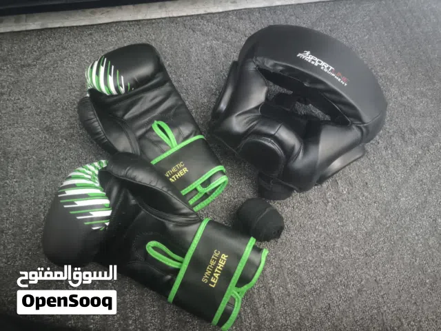 عدة ملاكمة كاملة جديد من شركة tiger. bash gal sport لون اخضر واسود  واقي الراءس قوي جدا وجديد