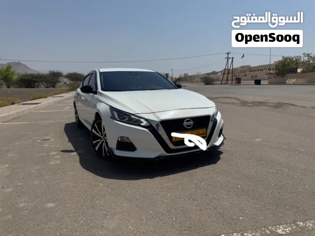 2022 نيسان التيما SR