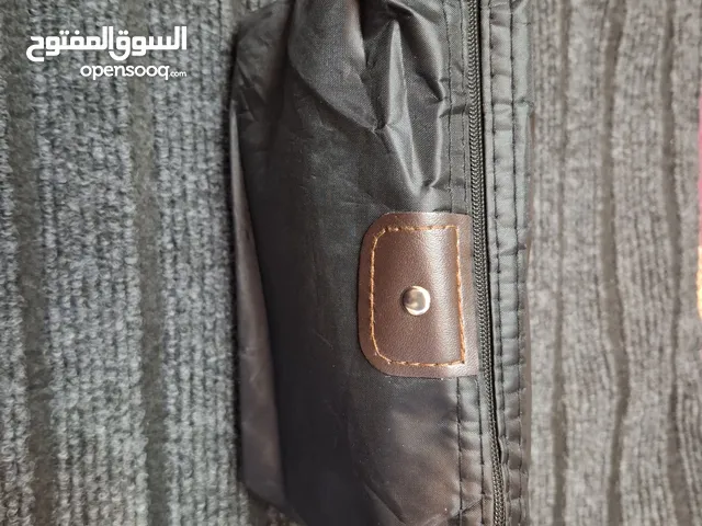 عدة كاملة من ادوات الخلاقة عدة كاملة تتكون من مقص ومقص تشفير وقطعة قماش صغيرة وقراصات عدد 2 وصدرية