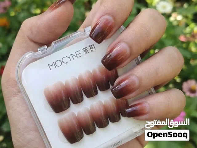 اضافر لون جذاب مع اضافر احتياط