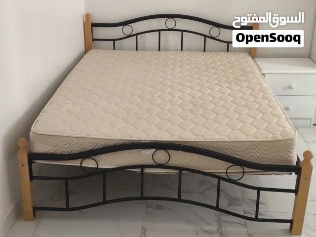 سرير للبيع مستعمل