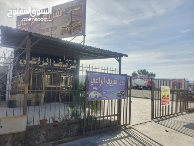 معرض للبيع مساحة اكثر من دنوم موقع حيوي شارع رئيسي موقع شاحنات جاهز اجار قديم سنوي 1800 دينار