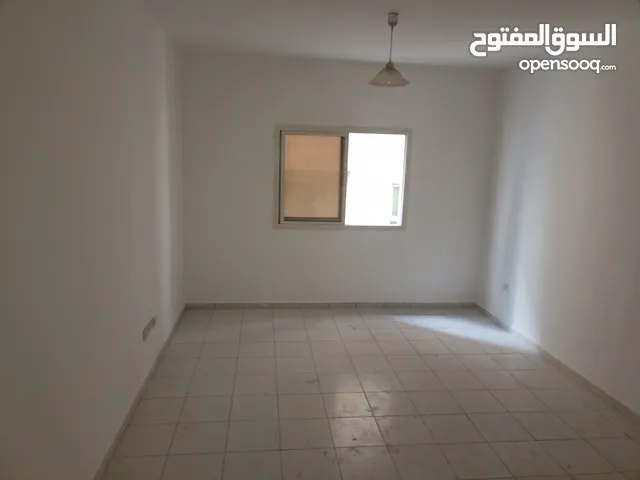 للايجار السنوي في الشارقة متاح استوديو في التعاون قريب من مخرج دبي والمواصلات قريب من جميع الخدمات