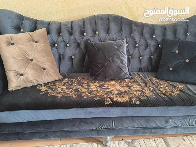 طقم كنب من 3 قطع كل قطعة 3 اشخاص