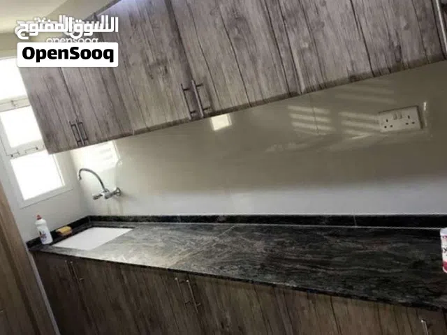 شقة بخط شارع مزون للبيع (غرفتين ودورتي مياة بدون صالة) لعائلة ، مكتب Apartment for sale حالياً مؤجرة