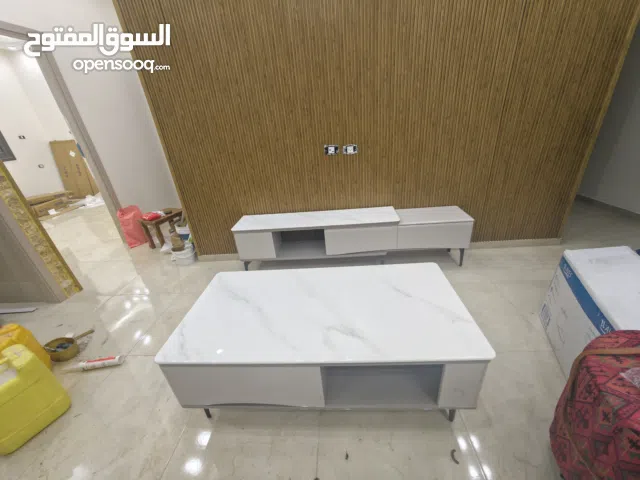 طاولة وسط مع مزنون