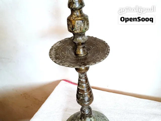 شمعدان أنتيك من النحاس القديم عمره أكثر من 70 سنة لهواة جمع التحف القديمة