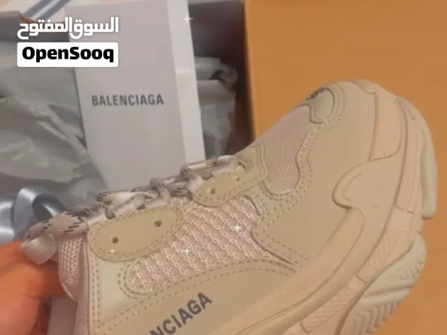 BALENCIAGA