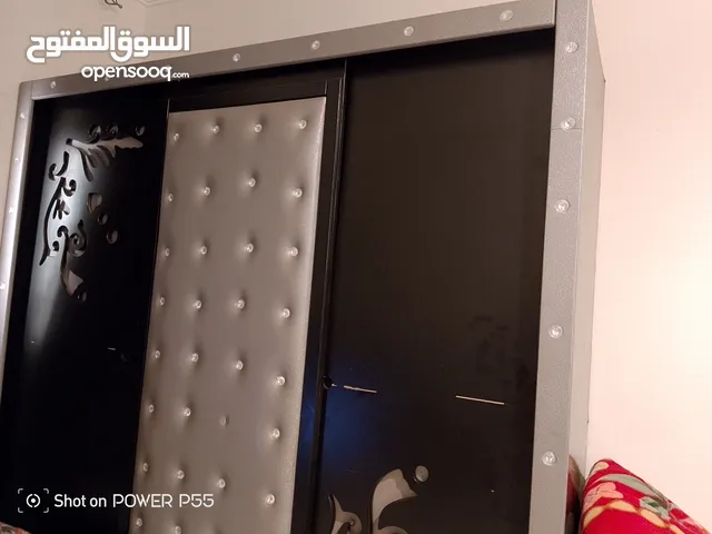 دولاب بحالة جيدة