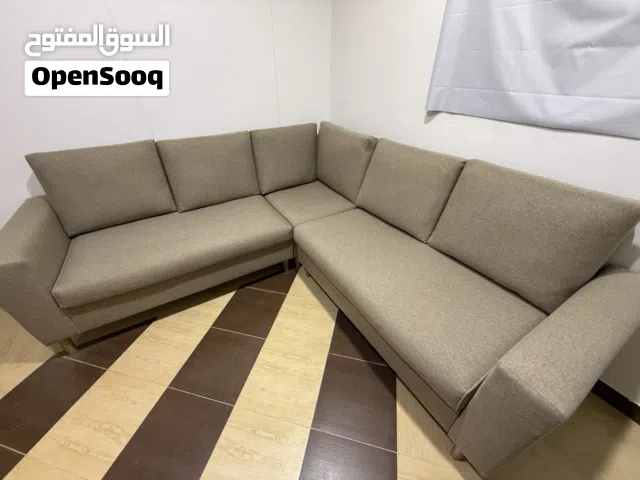 كنبه L مع كرسيين بحالة ممتازة  L-Shaped Couch with 2 Chairs – Excellent Condition
