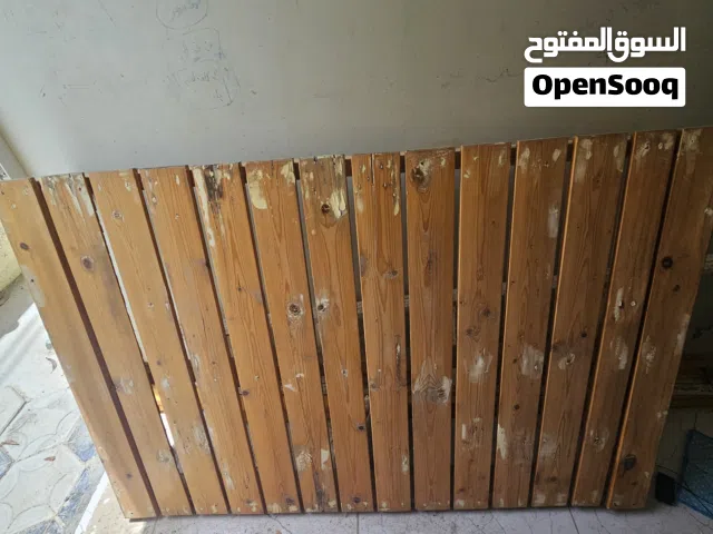 طاوله خشبيه متر و نص