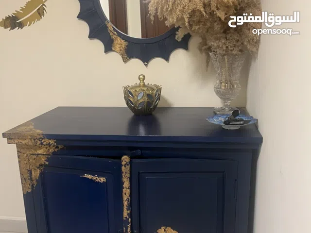 طاولة تلفزيون ديكورية بحالة الجديدة للبيع طقم كونسول وبنش  أنتيك خشب صولد للبيع