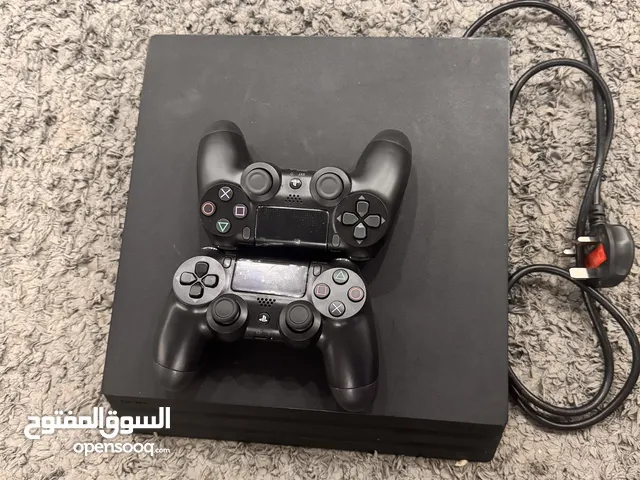(بلستيشن 4 برو للبيع مع جهازين)