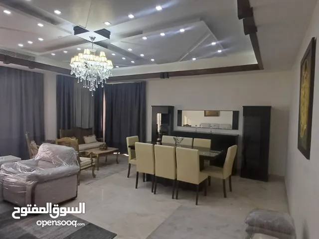 شقة فاخرة في - عبدون - مساحة 220 متر ثلاث غرف نوم و بلكونة وبفرش فاخر (6602)