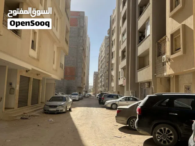 شقه للبيع في شارع الخروب نص تشطيب الدور التالت