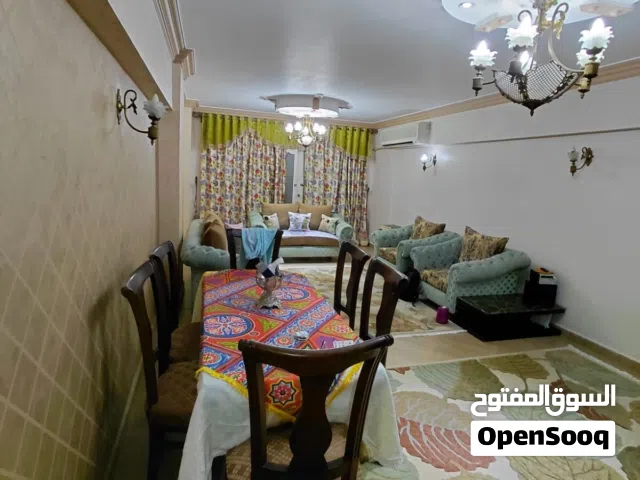 أمام Strip 1 Mall  على شارع الخمسين الرئيسي 145 متر – تقسيمة عملية جدًا والسعر لقطه لسرعة البيع
