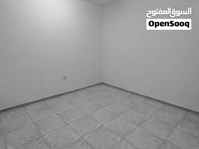 متوفر غرفة وحنان بدون اثاث بالغبره الجنوبية قريب من فندق استادنز وقريب مستشفى السلطان. .......  ....