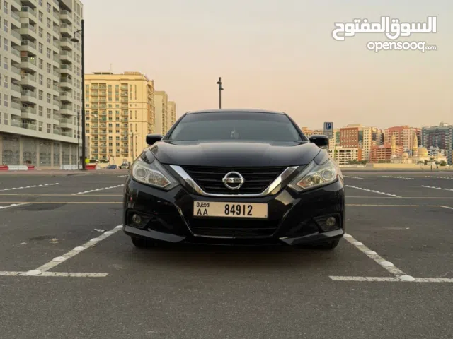 Nissan Altima very clean