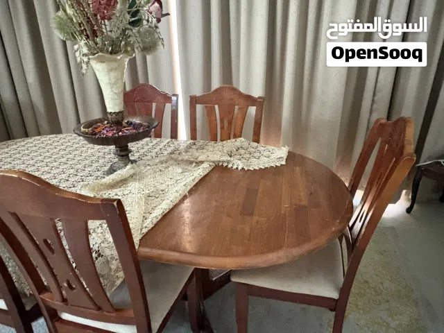 طاولة سفره وعدد 6 كراسي