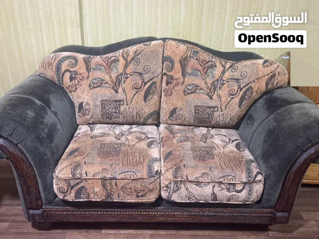 انتريه بحالة جيدة جدا مكون من  كنبتين