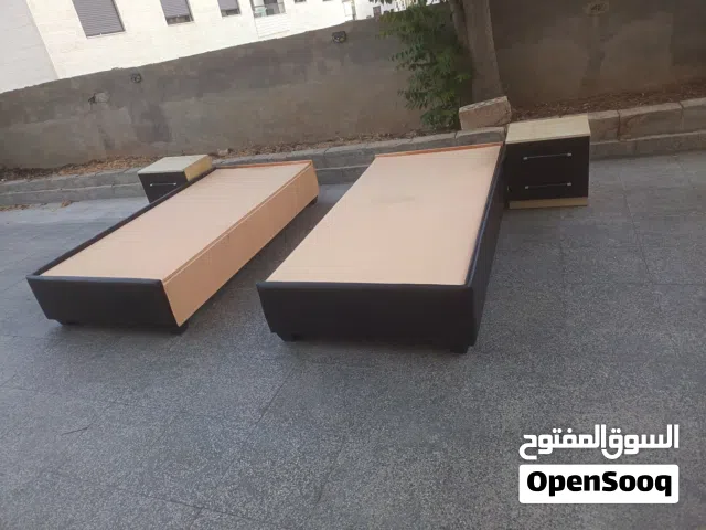 تخوت مفرد خشب لاتيه بالاضافه لكمودينات بالاضافه للفرشات للبيع الموقع عمان الجبيهه