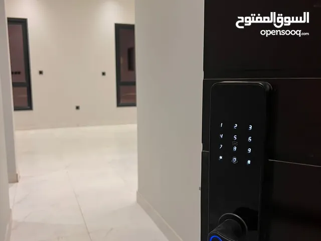 200 m2 3 Bedrooms Apartments for Rent in Al Riyadh Al Malqa