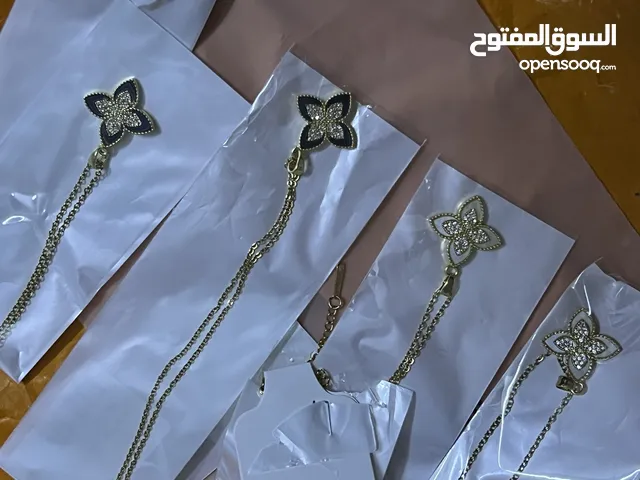 تصفية مشروع للمستلزمات النسائية للمبتدئين عبارة عن 8 شنط شبيهه للماركات بس بدون لوقو وبدون بوكس