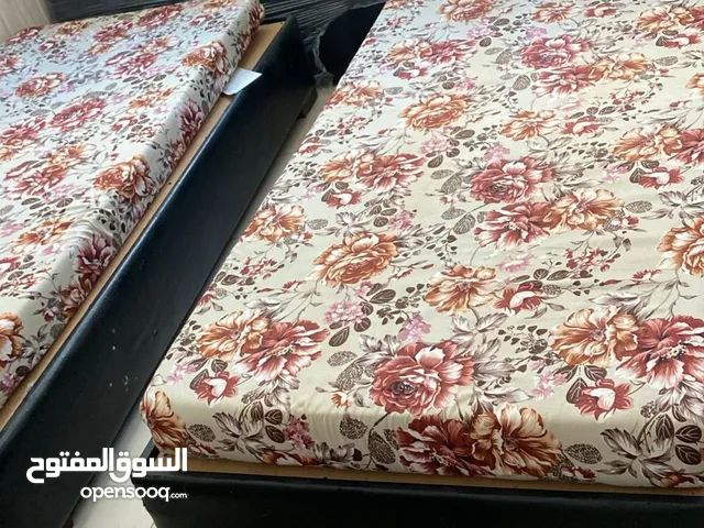 سرير للبيع
