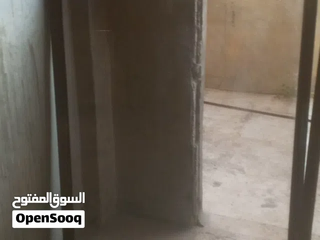 شبابيك المنيوم نخب النخب مع شببيك حمام وباب المنيو سحاب كبير كله المنيو دبل اسود ونحاسي كل شباك منخل