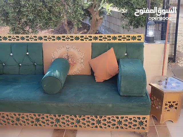غرفه نوم مستعمله مع بردايه وقطعه موكيت شاقي و طقم مجلس مستعمل لون اخضر