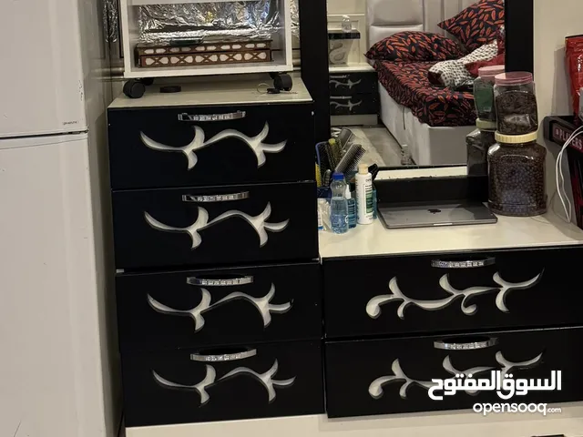 غرفه نوم مع سرير 90 بدون سرير 60 السرير له اسبوع شريته 60 دينار