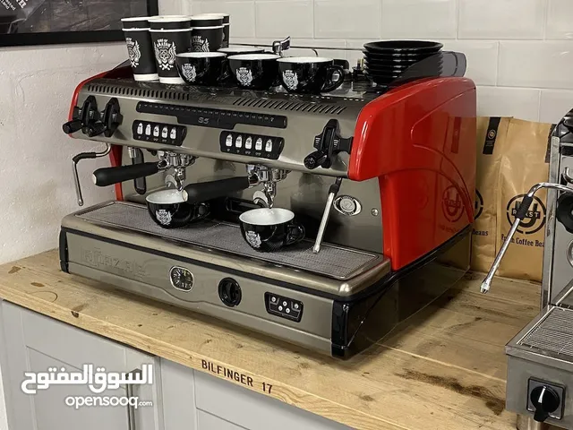 مكينة قهوة إيطاليا  la spaziale S5 + مكينة التحليل+