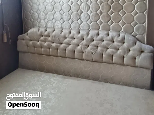 سرير للبيع