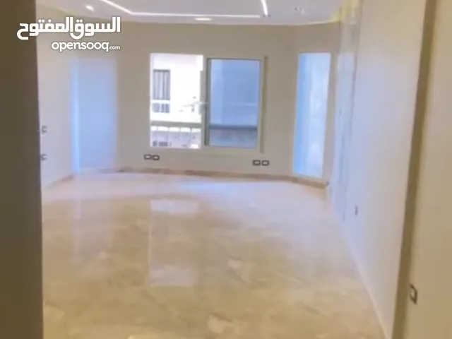 شقة للبيع غرفتين نوم أبراج الشرطه كورنيش النيل طرة المعادى