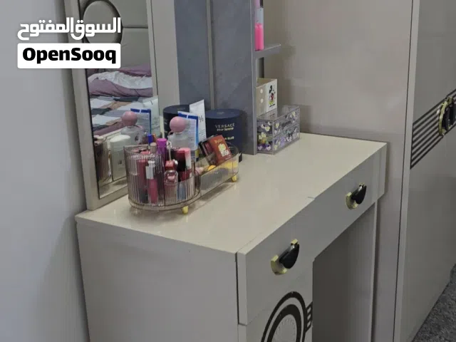 غرفة نوم تركية للبيع فيها مخزن ايضا تتكون من 7 ملحقات
