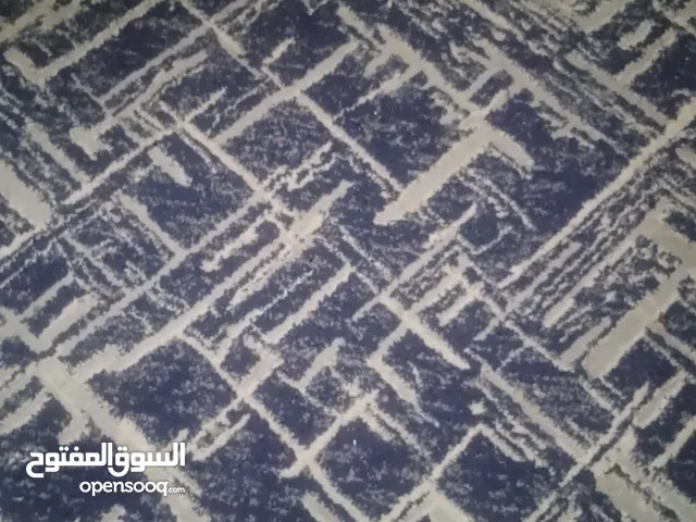 زوليه للبيع نظيفه 5*6 مع طاوله تلفزيون نظيف