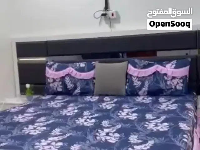 السلام عليكم عندي جربايه للبيع. وياها الجرارات بس. وبيها مخزن وبدون المندر