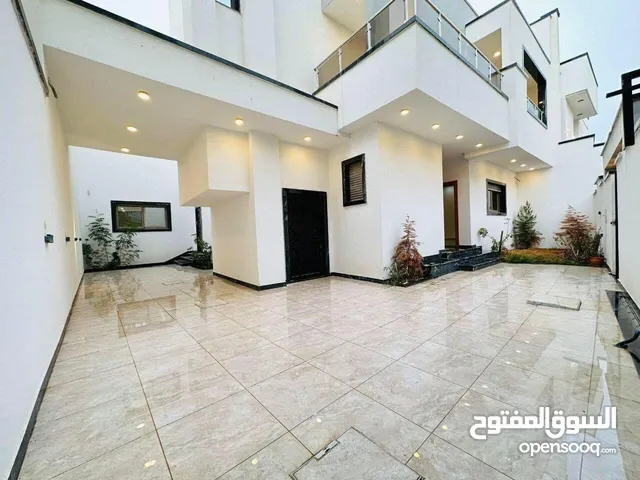 650 m2 4 Bedrooms Villa for Sale in Tripoli Souq Al-Juma'a