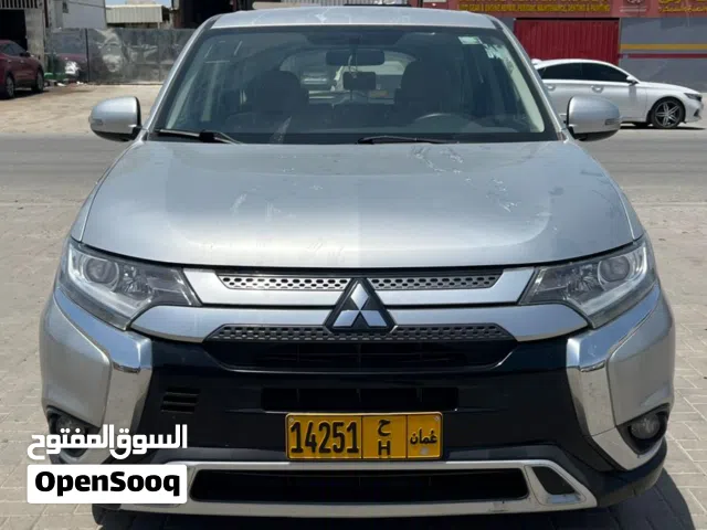2022 Mitsubishi Outlander Standard