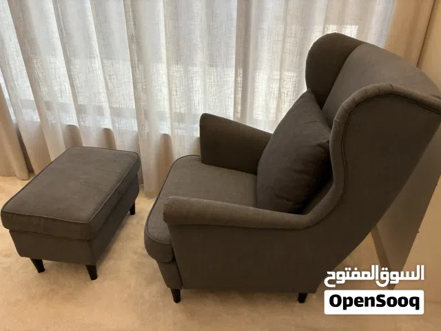 2 كرسي مع طاولة + صوفا دائرية