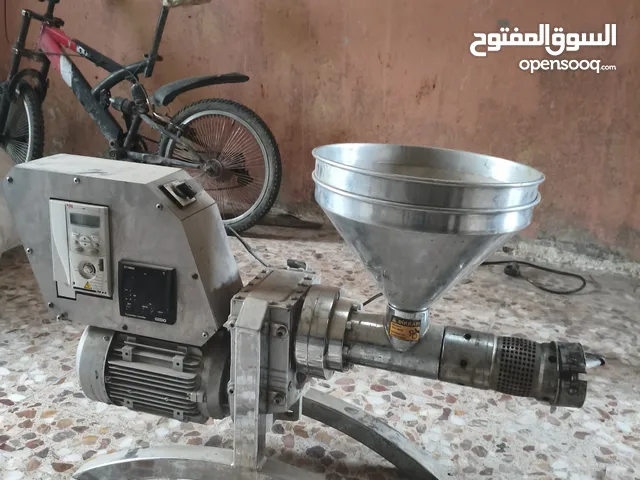 مكاين عصر الزيوت كل زيتون وعباد الشمس وغيرها من الزيوت الطبيعيه