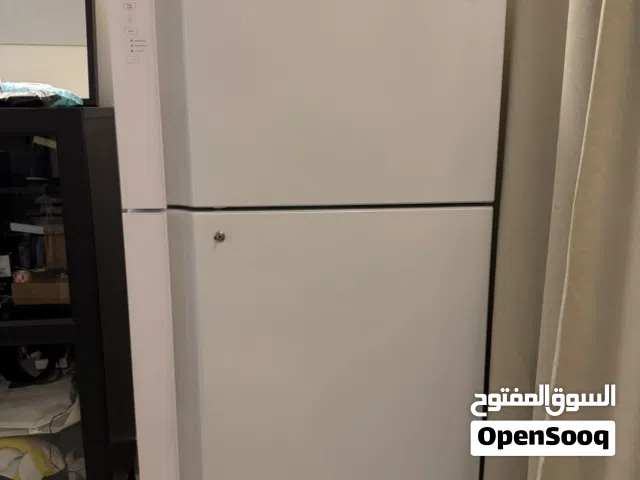 ثلاجة شبه جديدة للبيع