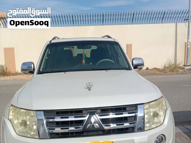 2013 ميتسوبيشي باجيرو Standard