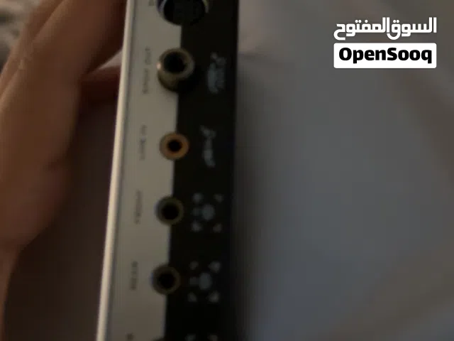 كرت فضيsb0490 الكرت ماكمل اسبوع  بعطيك تعريف ازرق وابيض قابل للبدل بسوني5  او اي شي عندك السعر 1000