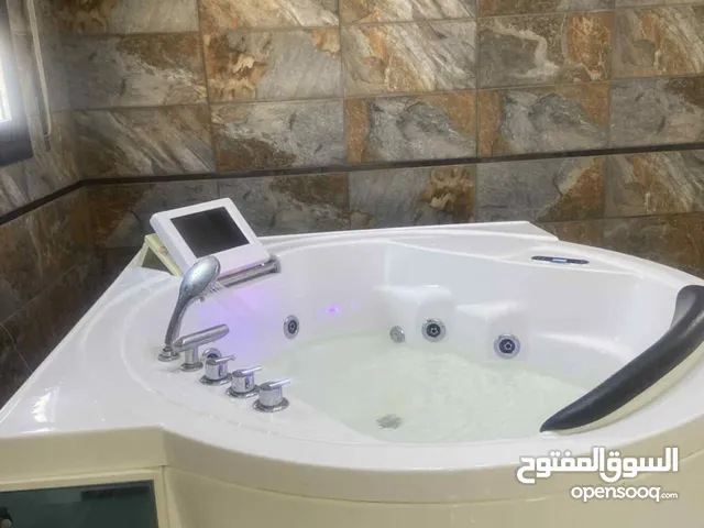 جاكوزي حجم كبير